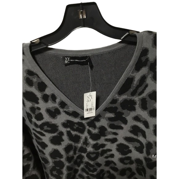 New York & Company Black and Gray Animal Print Top NWT Size M - Picture 2 of 10